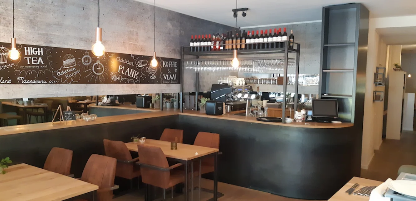 horeca inrichting met bar en flessenrek