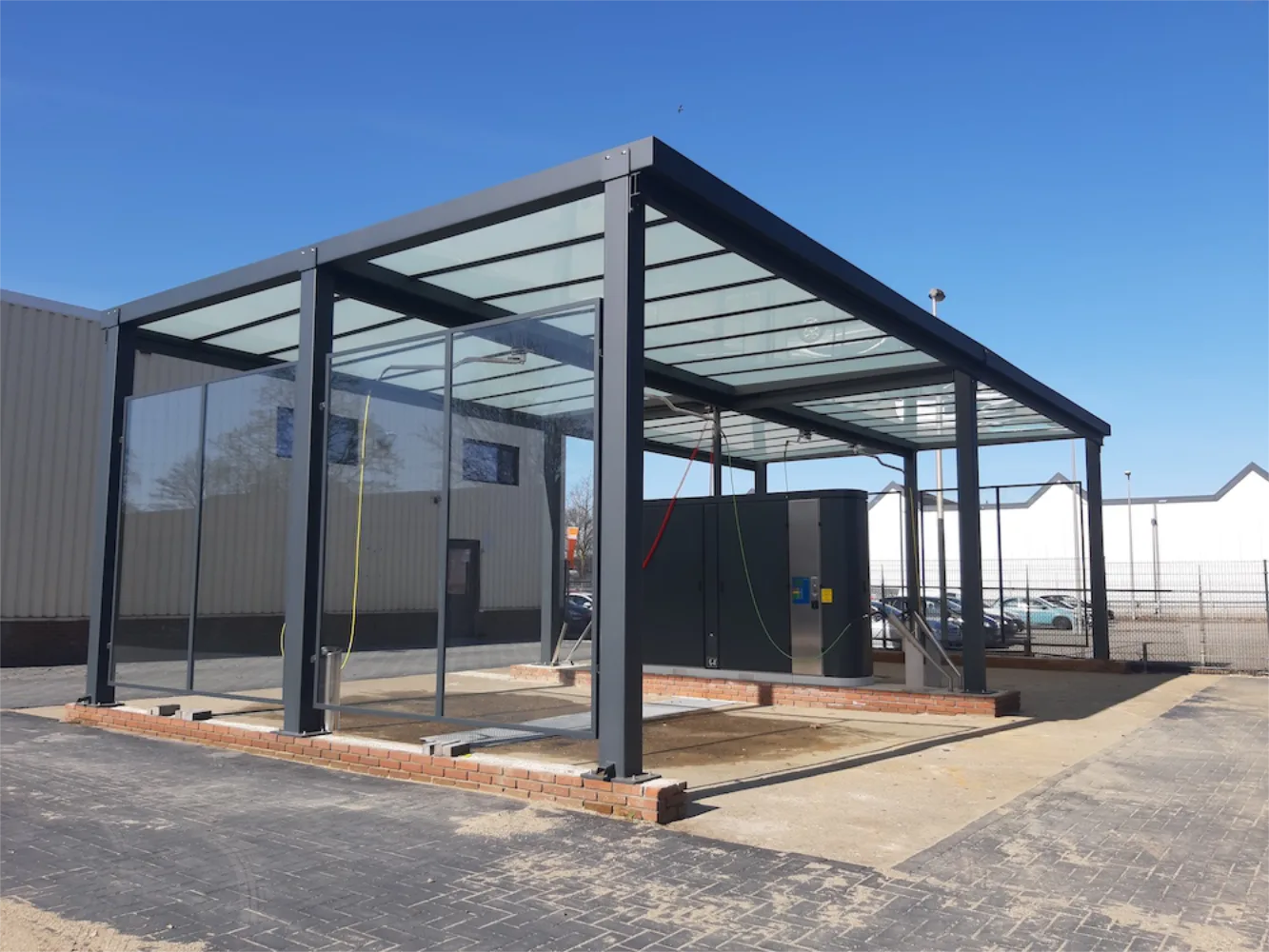 stalen overkapping bij wasboxen