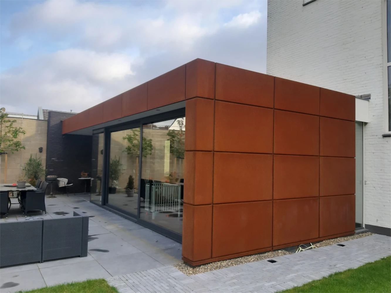 uitbouw volledig bekleed met cor-ten staal 